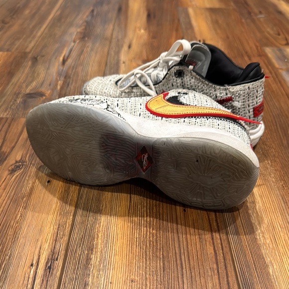 Nike White and Black Shoes with Red and Gold Details - Picture 7 of 7